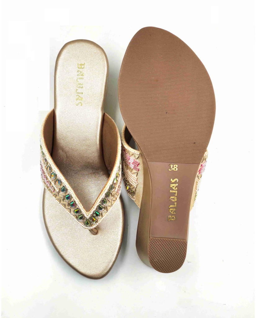 86-153: Balujas Gold Wedge Heel Slipper