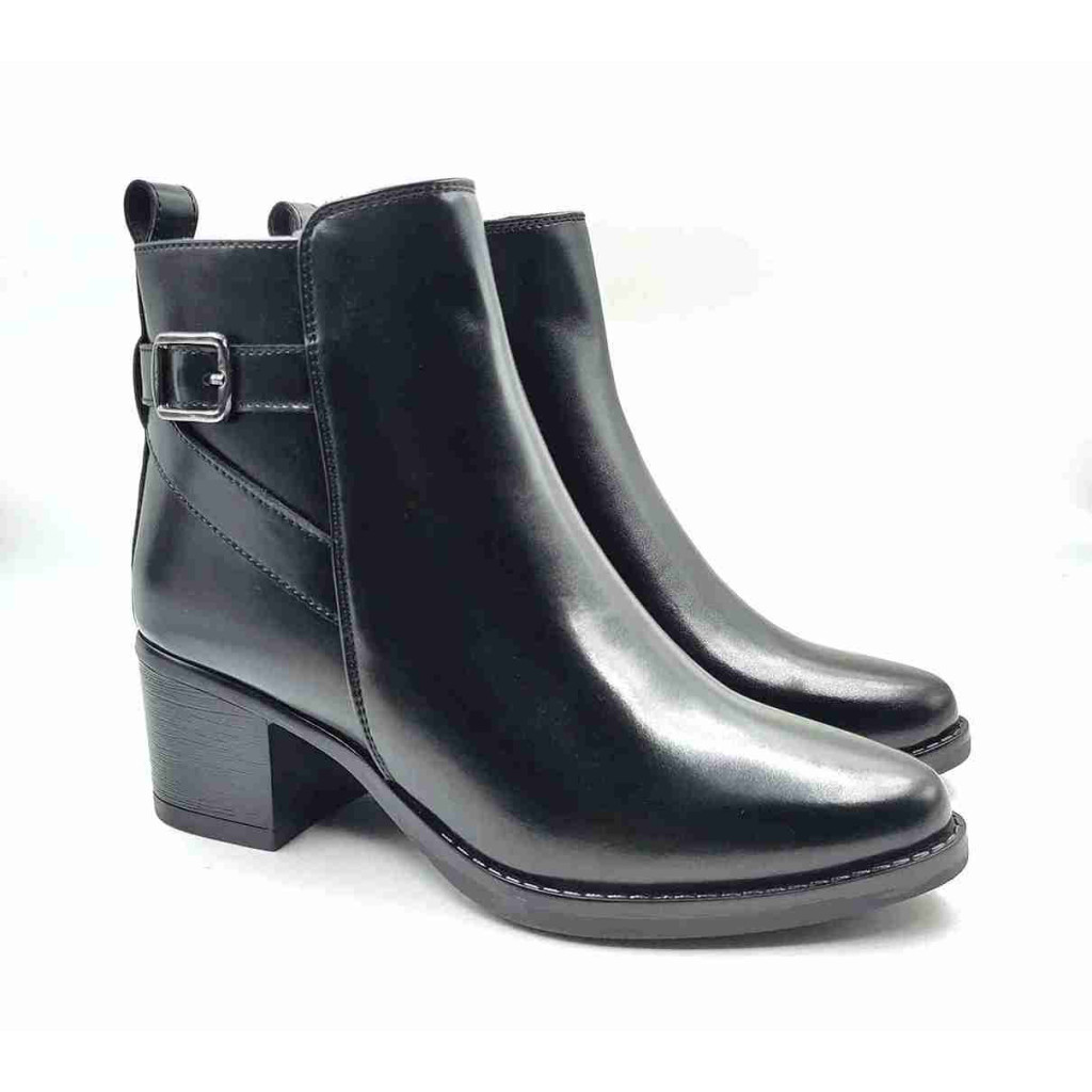 AG-02: Balujas Women's Black Boot