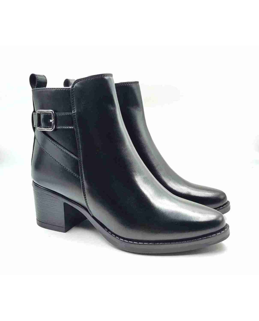 AG-02: Balujas Women's Black Boot