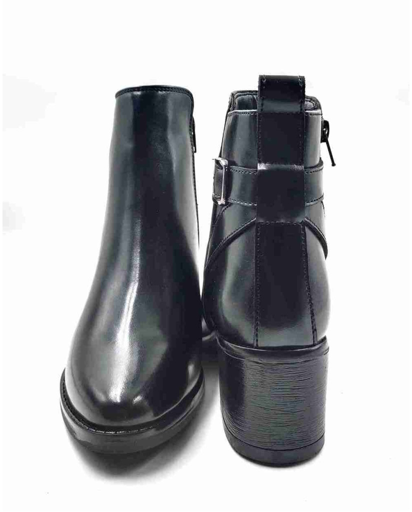 AG-02: Balujas Women's Black Boot