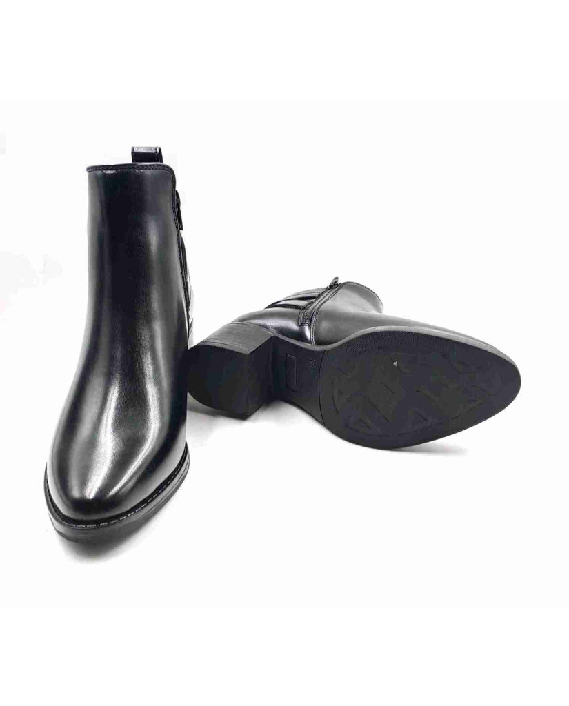 AG-02: Balujas Women's Black Boot