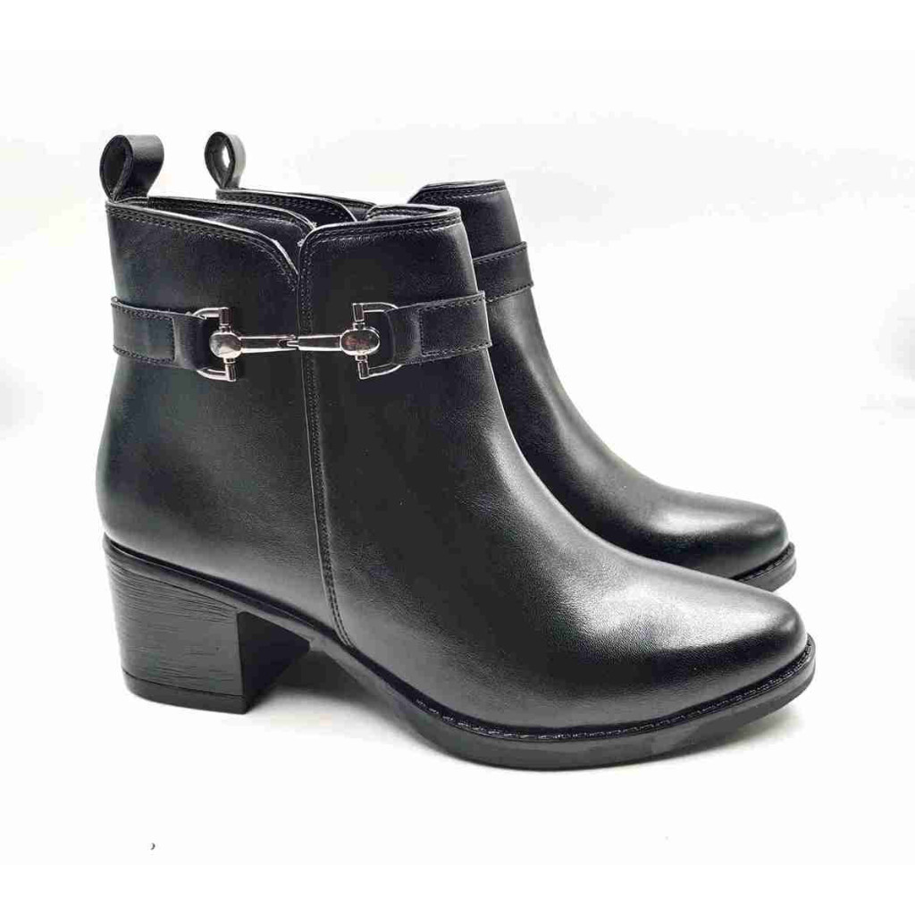 AG-06: Balujas Women's Black Ankle Boot