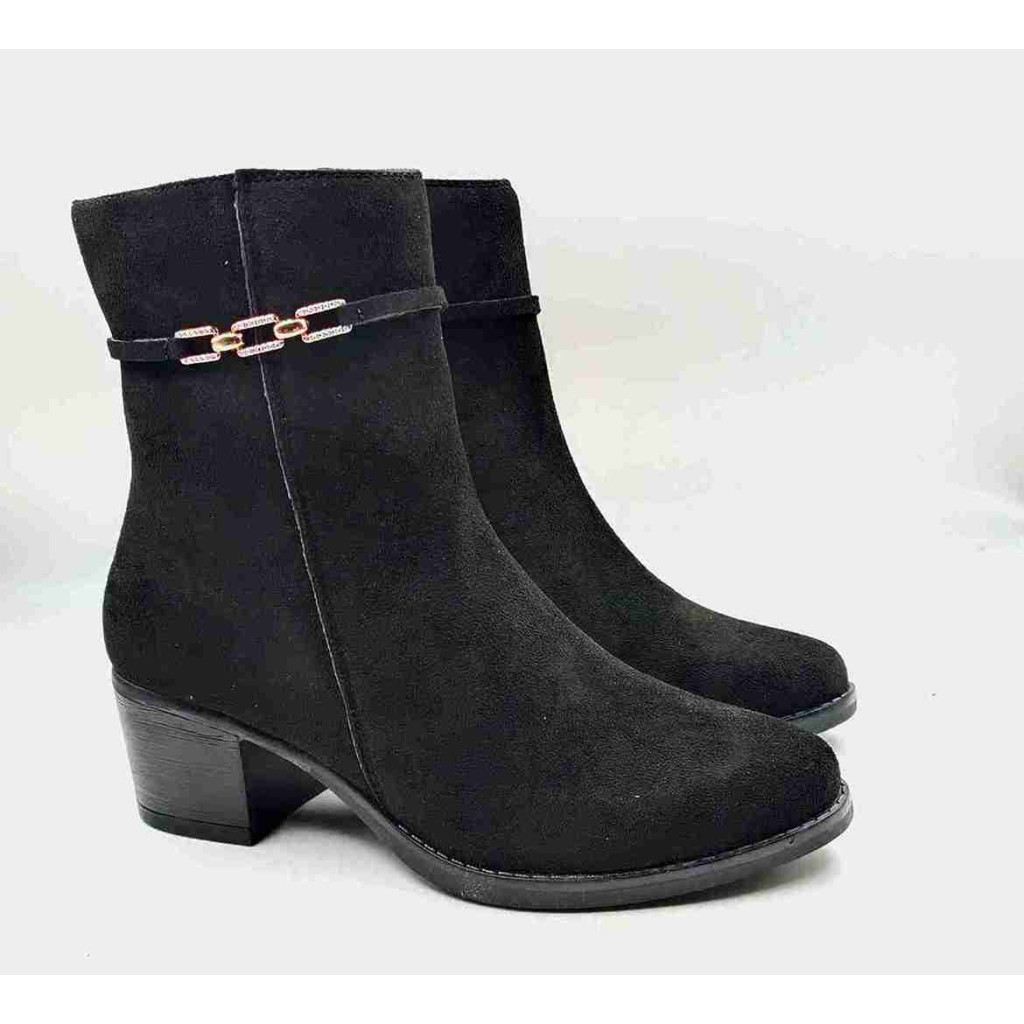 AG-20: Balujas Women's Black Suede Boot