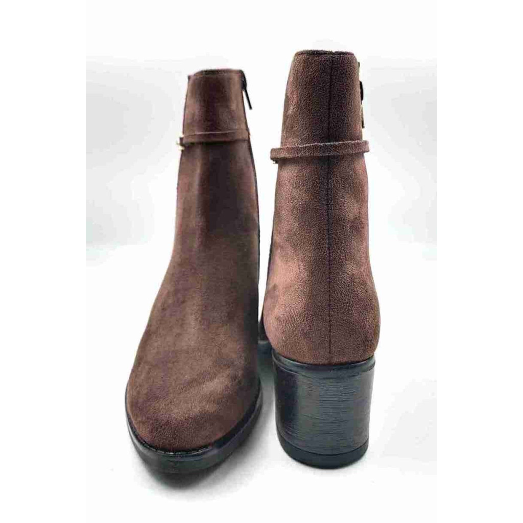 AG-20: Balujas Women's Brown Suede Boot
