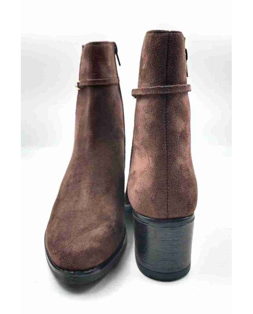 AG-20: Balujas Women's Brown Suede Boot