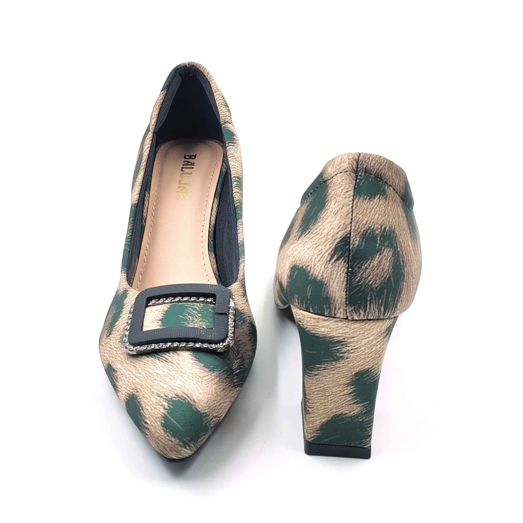 AR00010: Balujas Women's Beige Lepoard Design Pumps