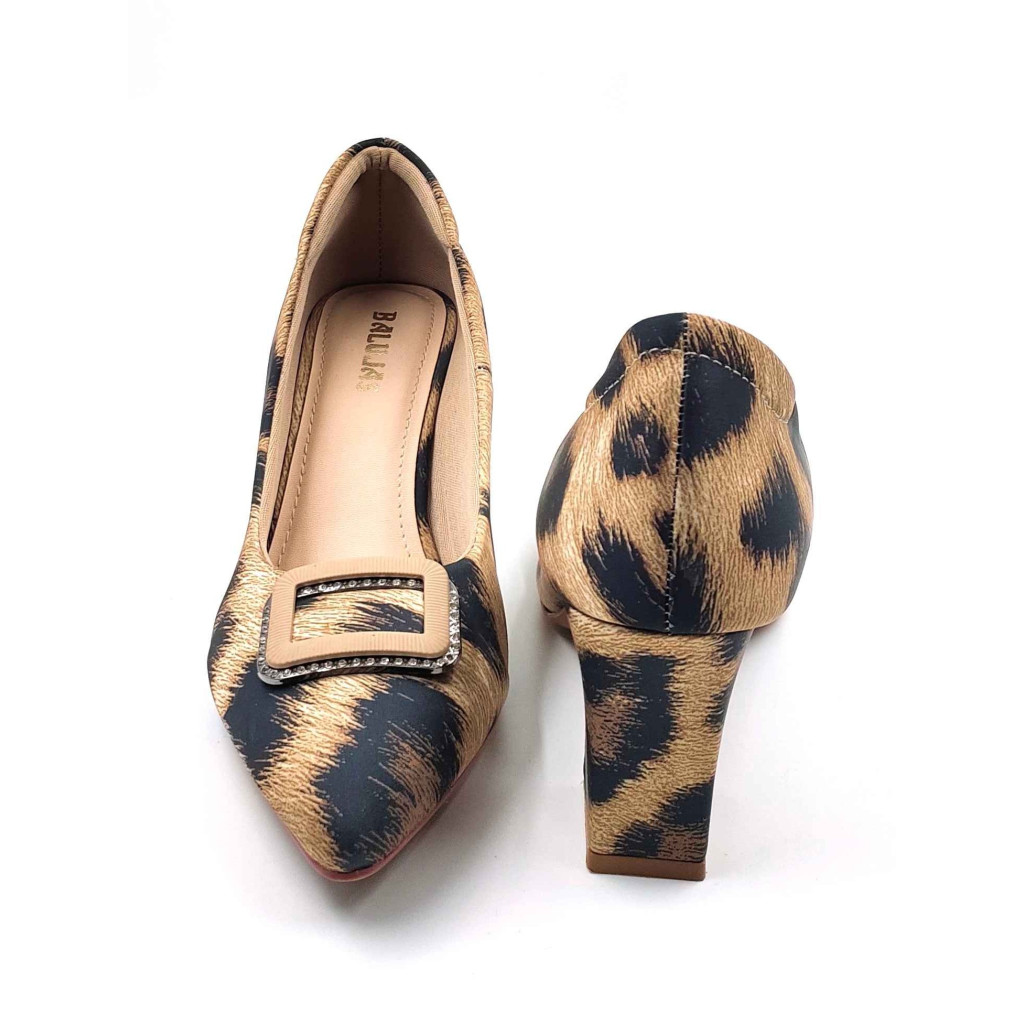 AR00010: Balujas Women's Black Lepoard Design Pumps