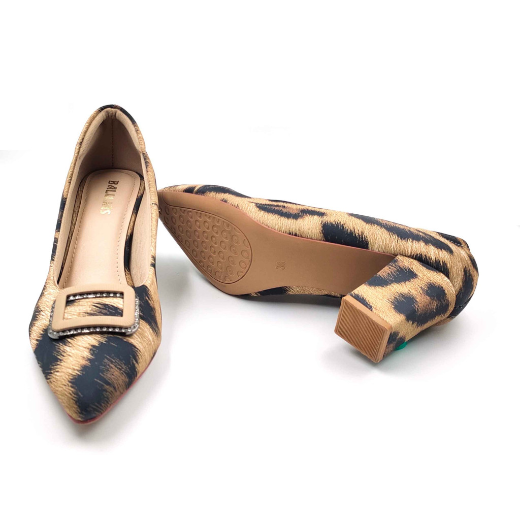 AR00010: Balujas Women's Black Lepoard Design Pumps