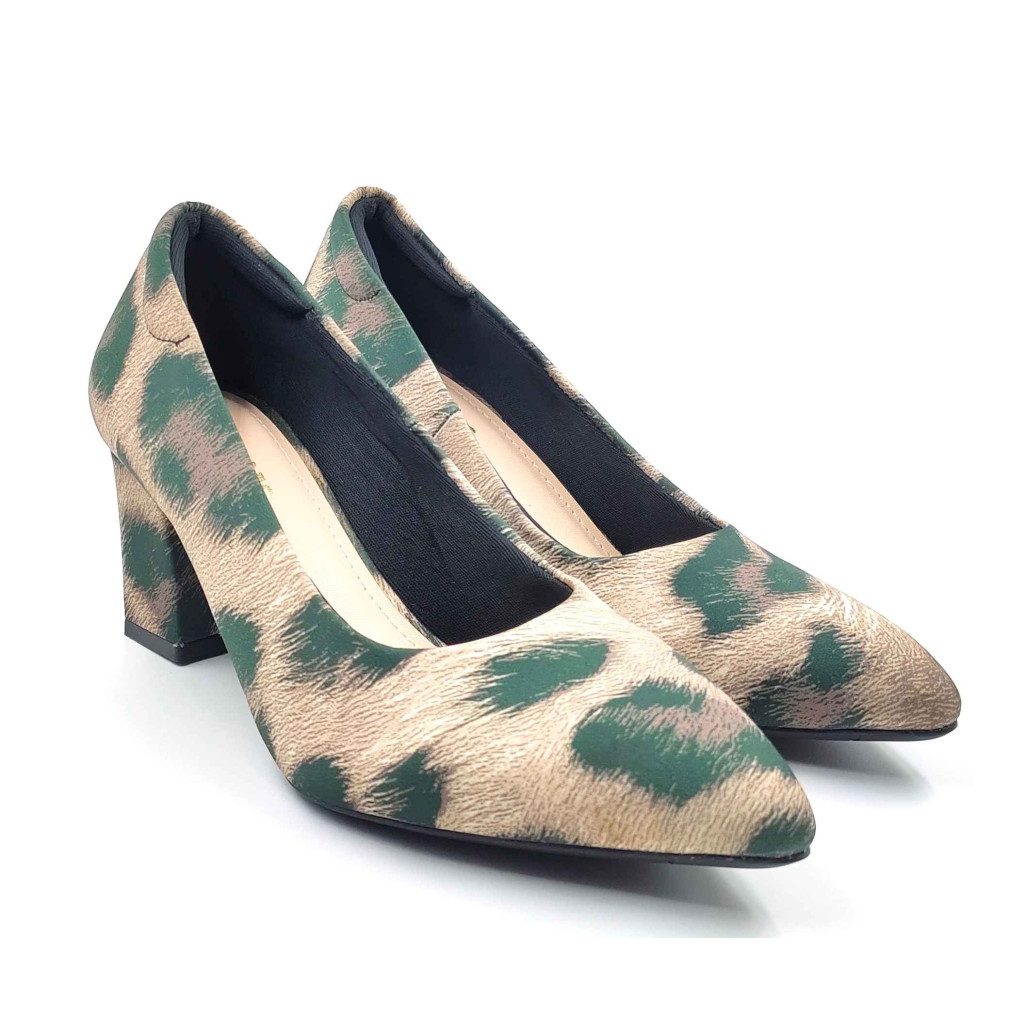 AR0003: Balujas Women's Beige Lepoard Design Pumps