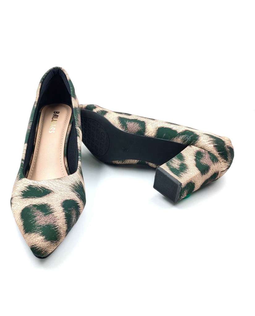 AR0003: Balujas Women's Beige Lepoard Design Pumps