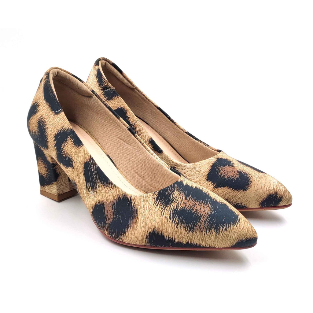 AR0003: Balujas Women's Black Lepoard Design Pumps