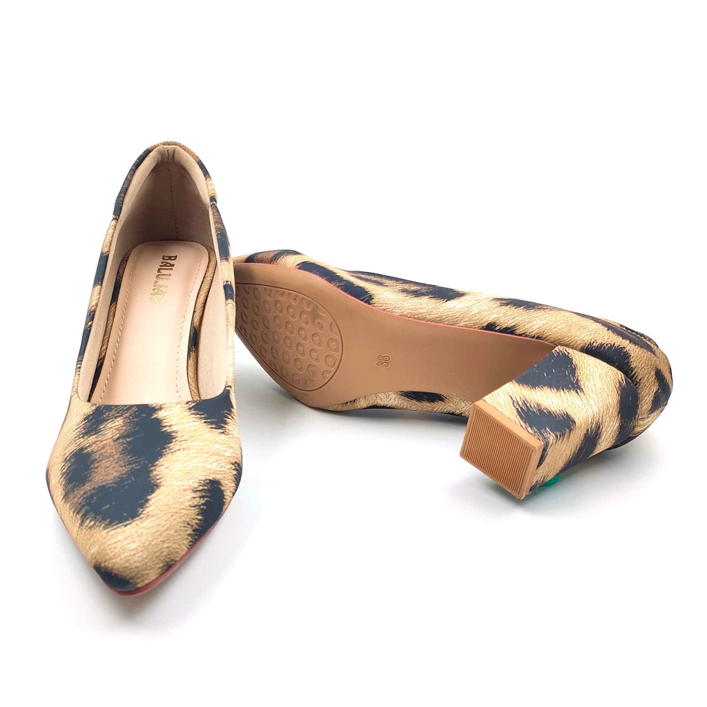 AR0003: Balujas Women's Black Lepoard Design Pumps