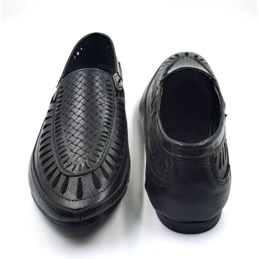 BALENO-2: Balujas Men's Black Casual Sandal