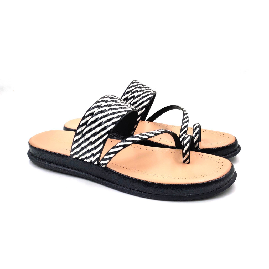 SW-04: Balujas Black Flat Slipper