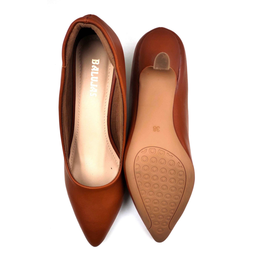 AR0002: Balujas Tan Kitten Heel 