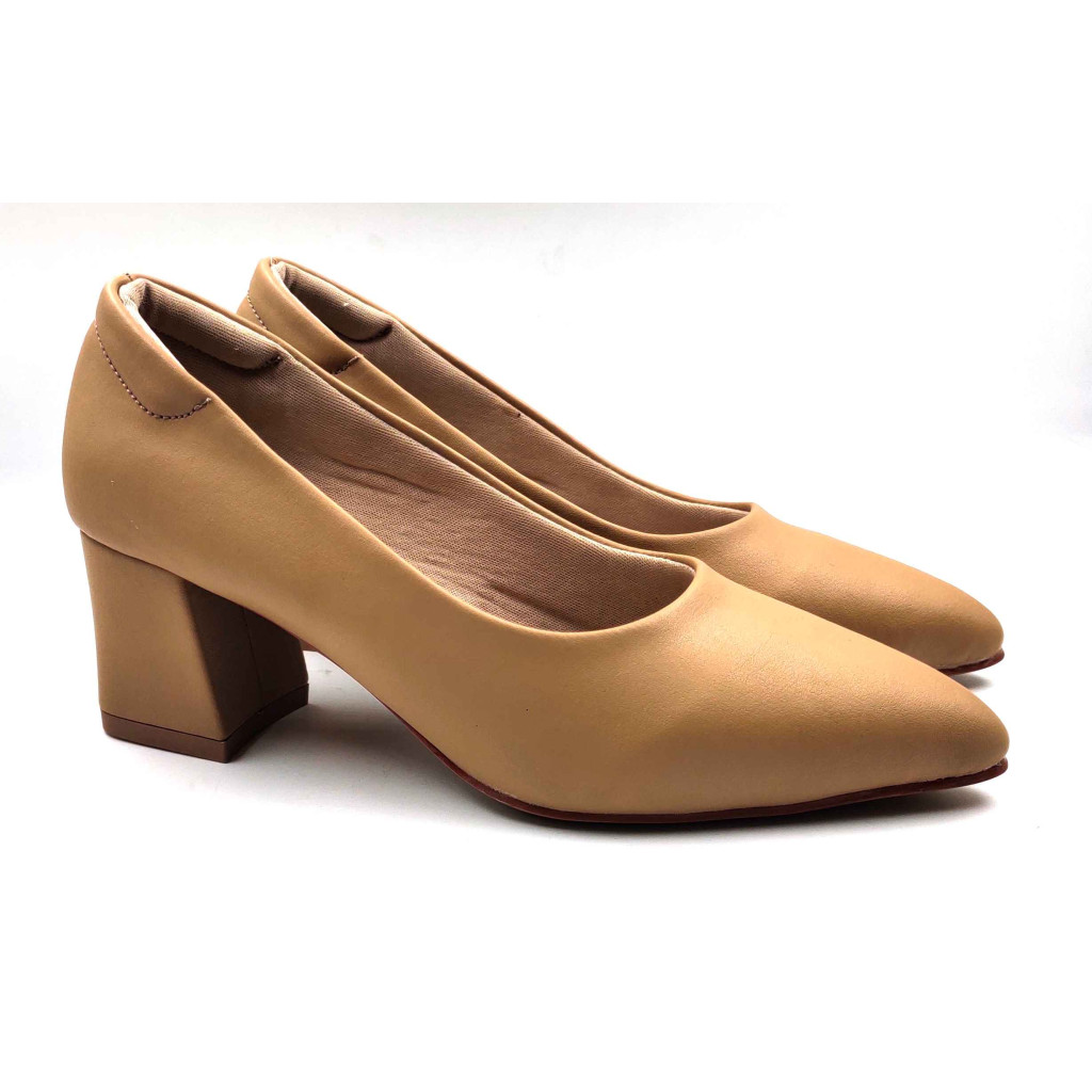AR0008: Balujas Beige Block Heel Pumps 
