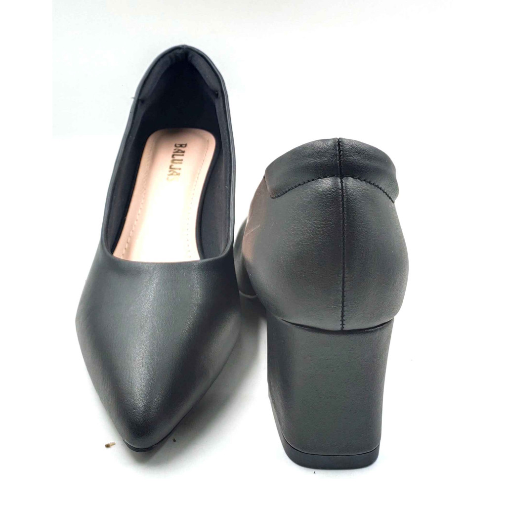 AR0008: Balujas Black Block Heel Pumps 