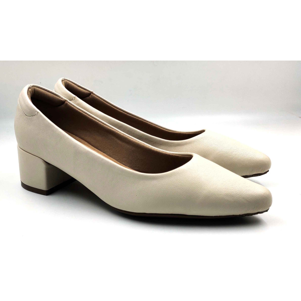 RF01-2681: Balujas Off-White Block Heel Pumps 