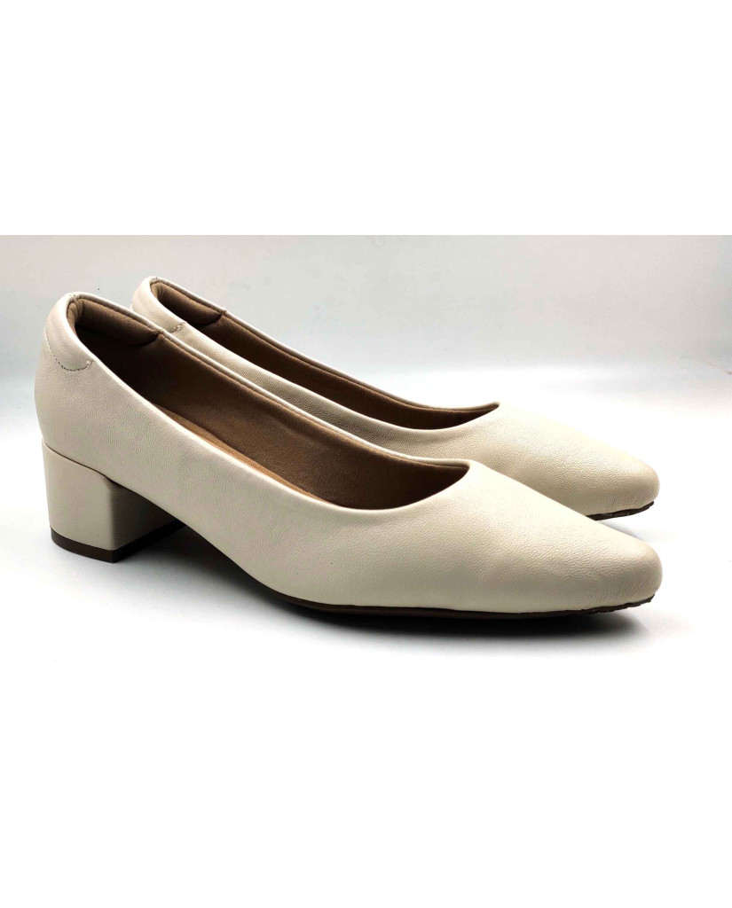 RF01-2681: Balujas Off-White Block Heel Pumps 