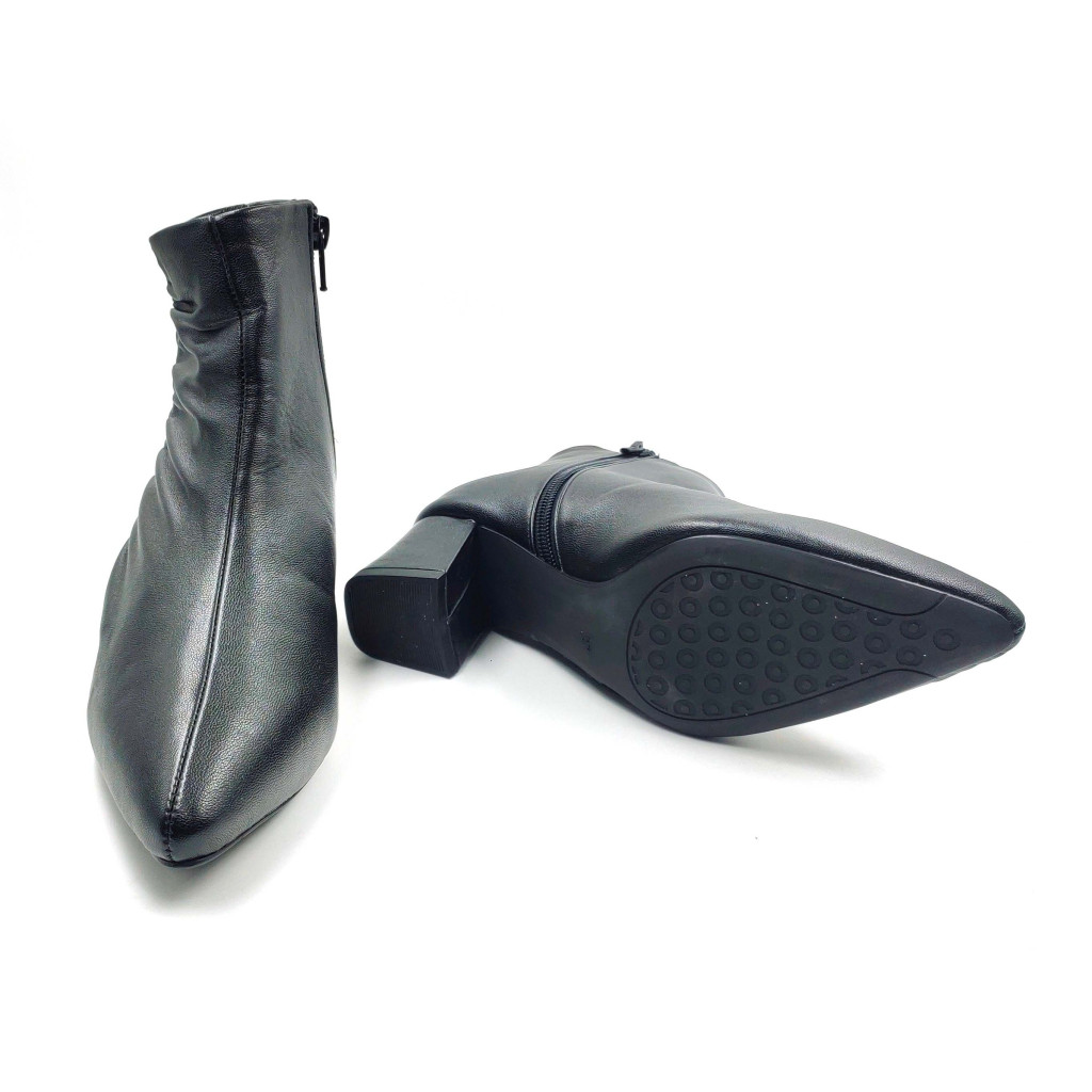 AR-00024: Balujas Women's Black Ankle Boot