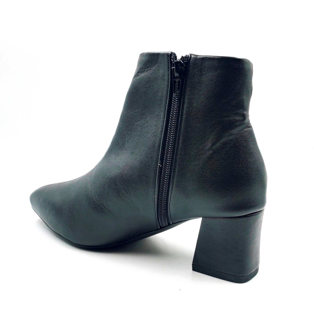 AR-00024: Balujas Women's Black Ankle Boot