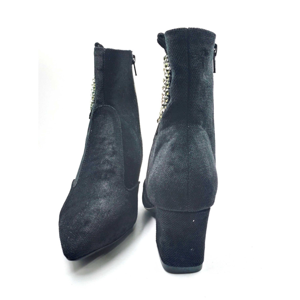 AR-00026: Balujas Women's Black Ankle Boot