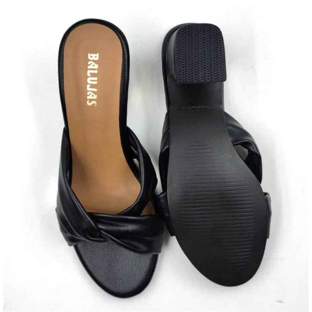 9110-19: Balujas Black Block Heel Sandals