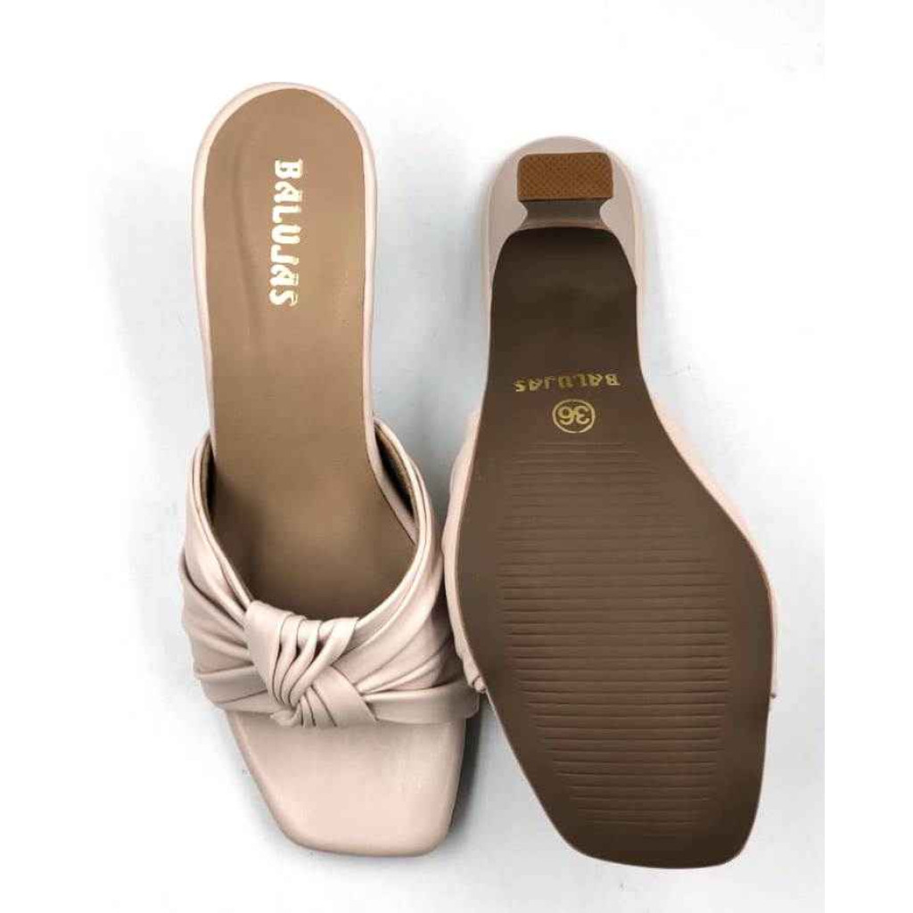 9110-21: Balujas Beige Block Heel Sandals