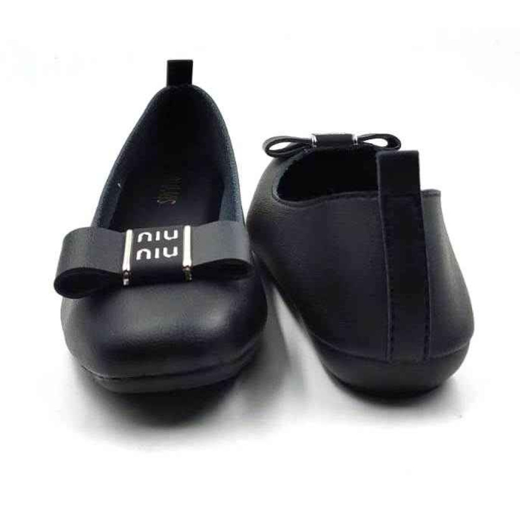 BD-790: Balujas Black Ballerina Flats