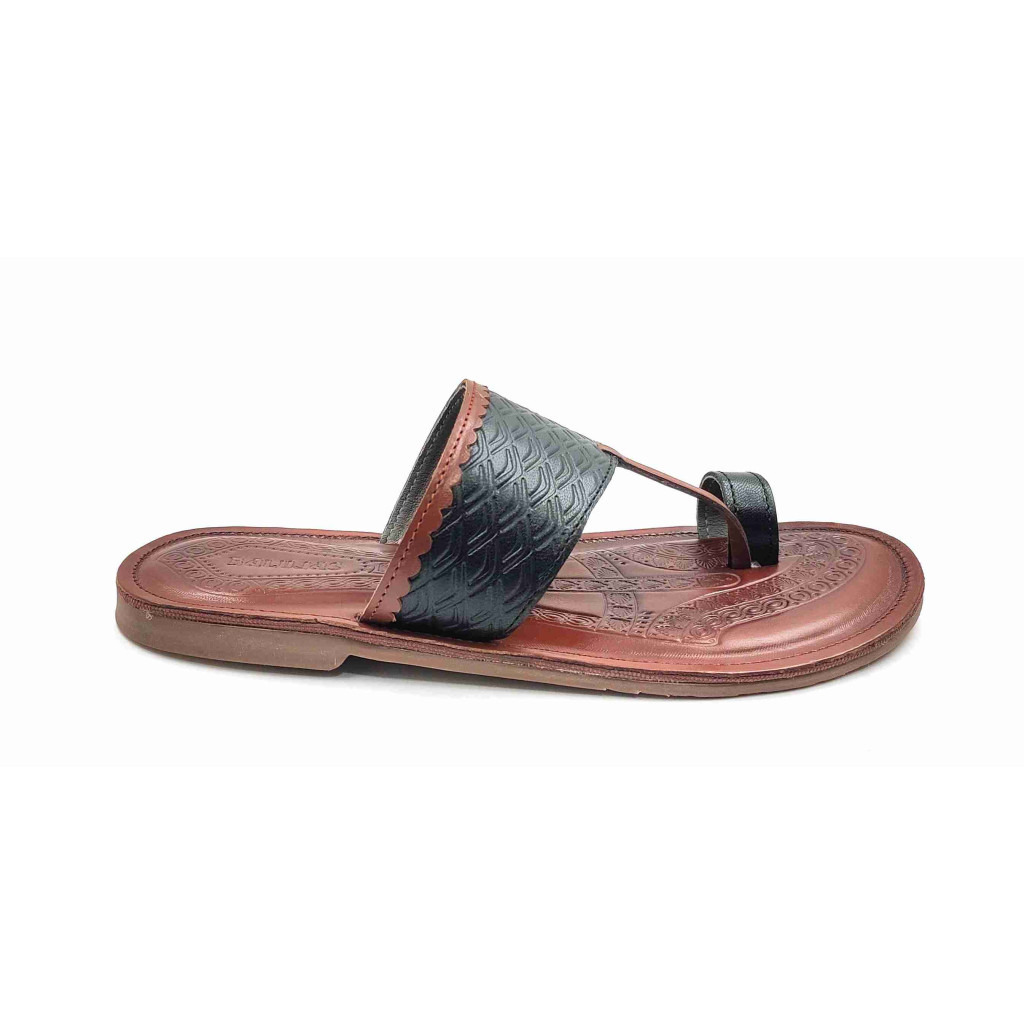 103: Black Leather Toe-Ring Kolhapuri Chappal