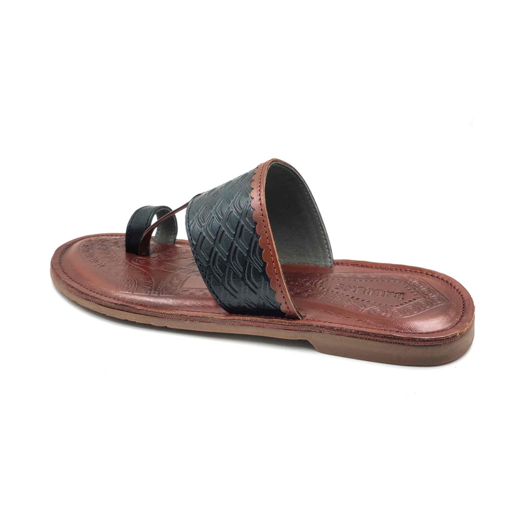 103: Black Leather Toe-Ring Kolhapuri Chappal