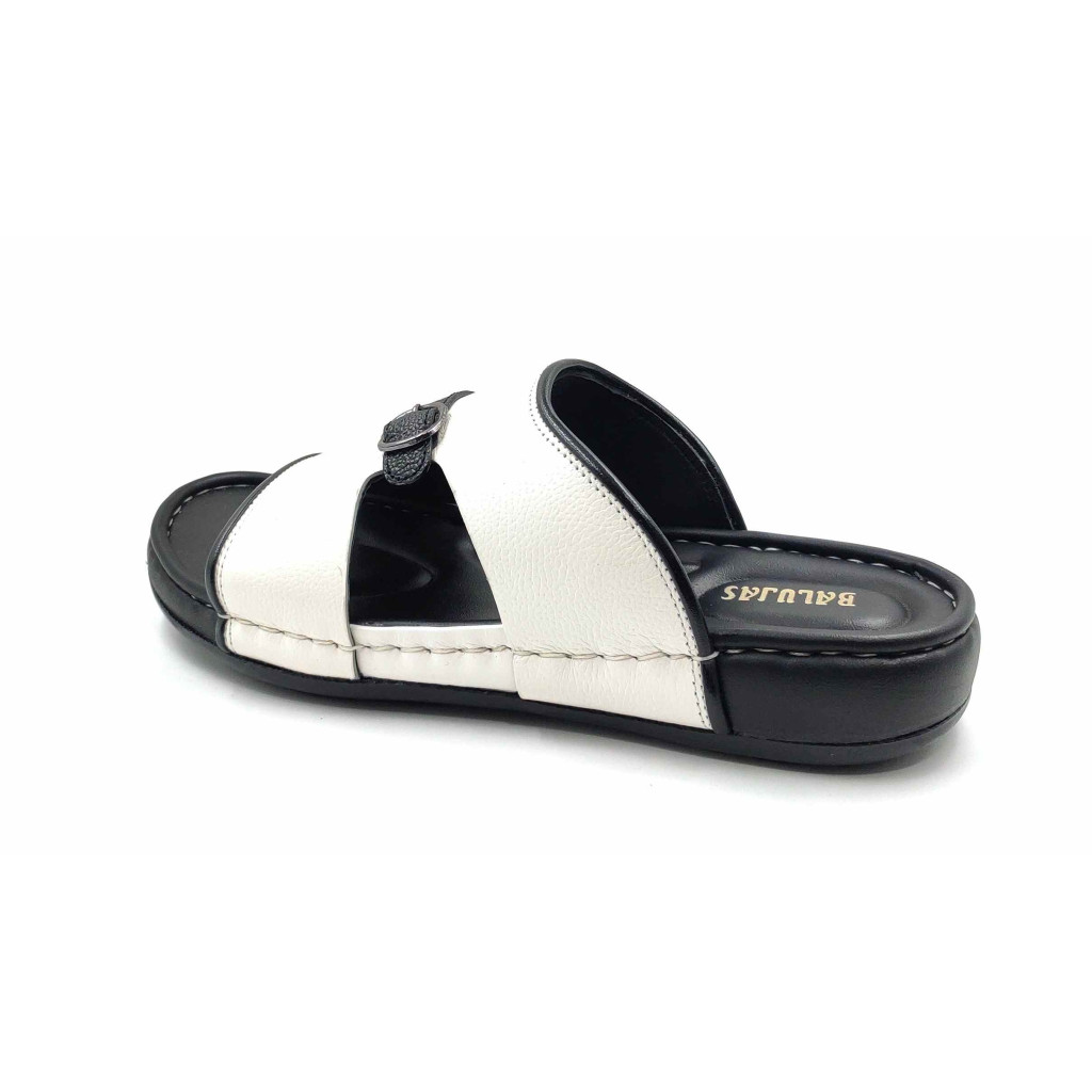 5005: Balujas Men White Slippers