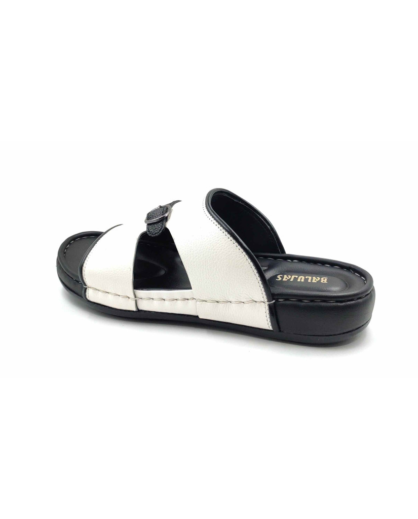 5005: Balujas Men White Slippers