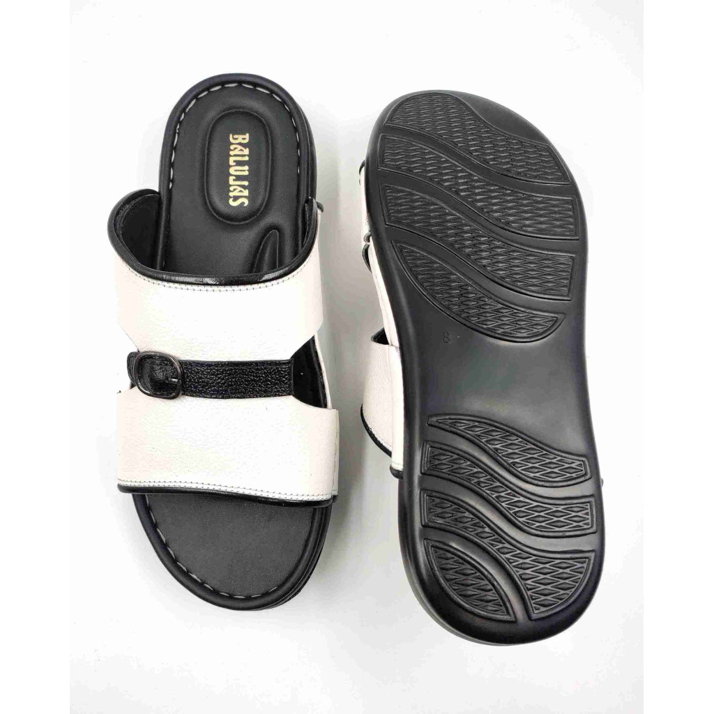 5005: Balujas Men White Slippers