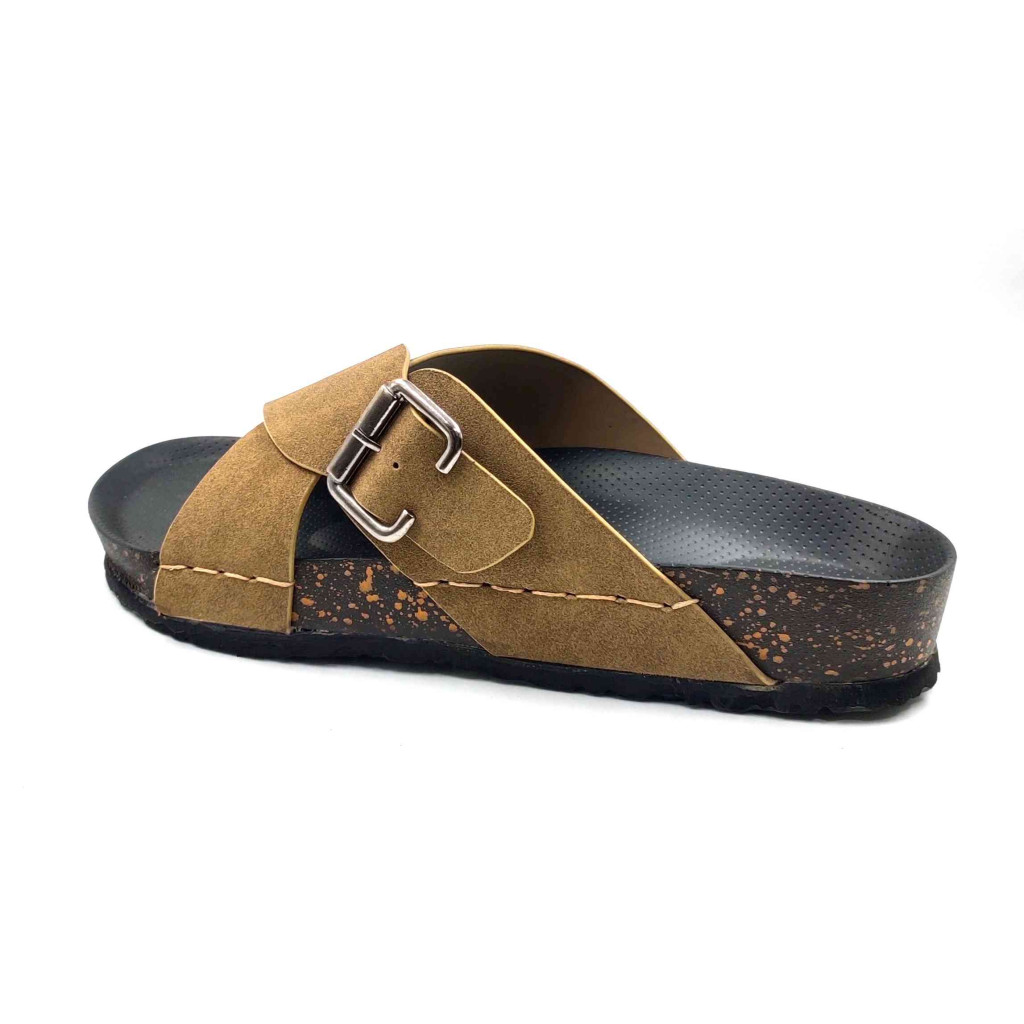 7002: Balujas Men Beige Slippers