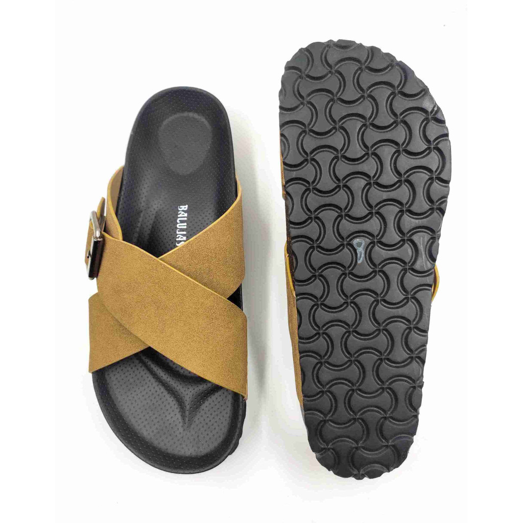 7002: Balujas Men Beige Slippers