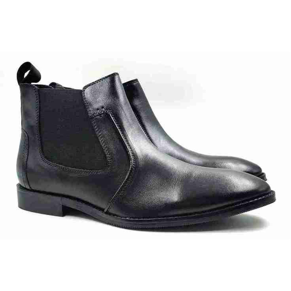 AR-0821: Balujas Black Leather Chelsea Boot