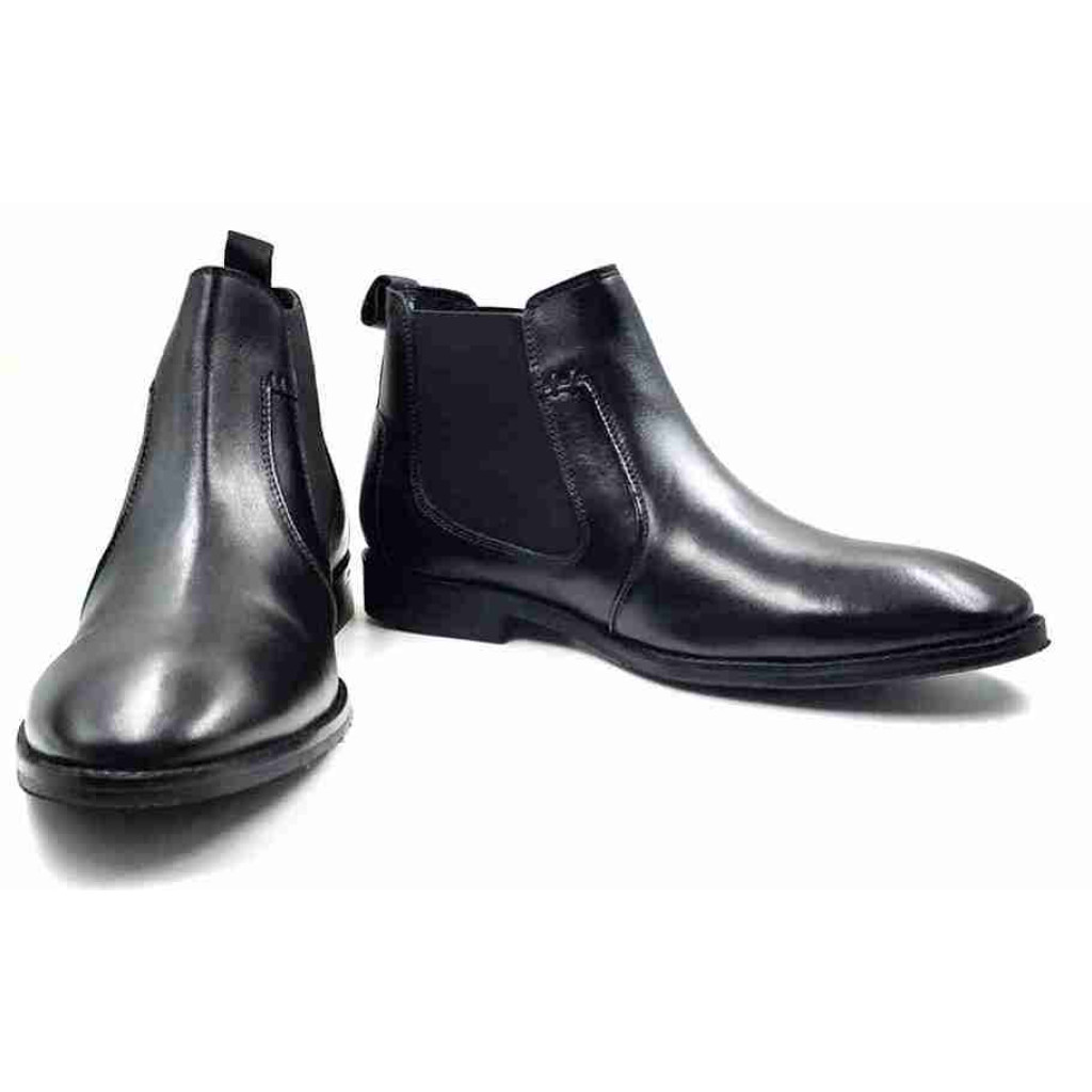 AR-0821: Balujas Black Leather Chelsea Boot