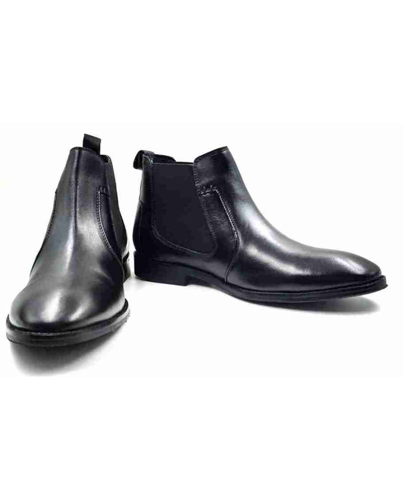 AR-0821: Balujas Black Leather Chelsea Boot