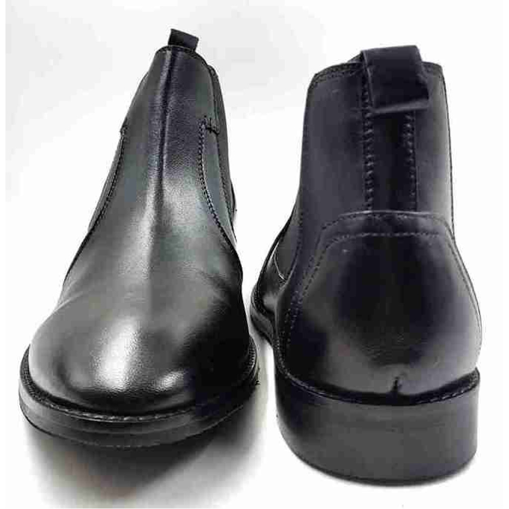 AR-0821: Balujas Black Leather Chelsea Boot