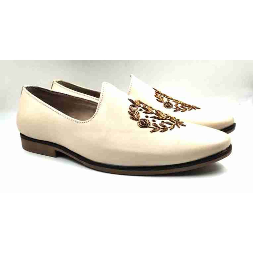 55563: Balujas Men's Off-white Loafer