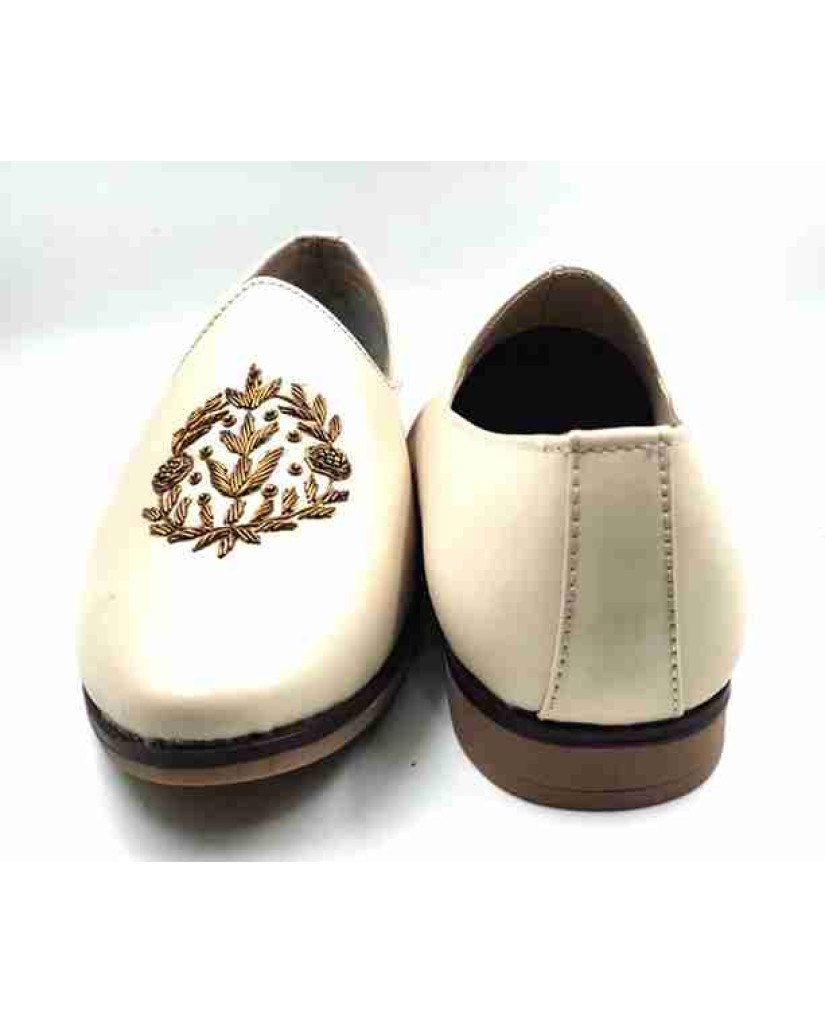 55563: Balujas Men's Off-white Loafer