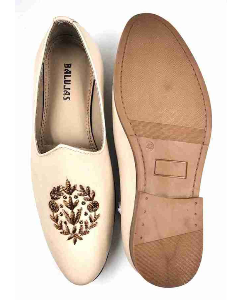 55563: Balujas Men's Off-white Loafer