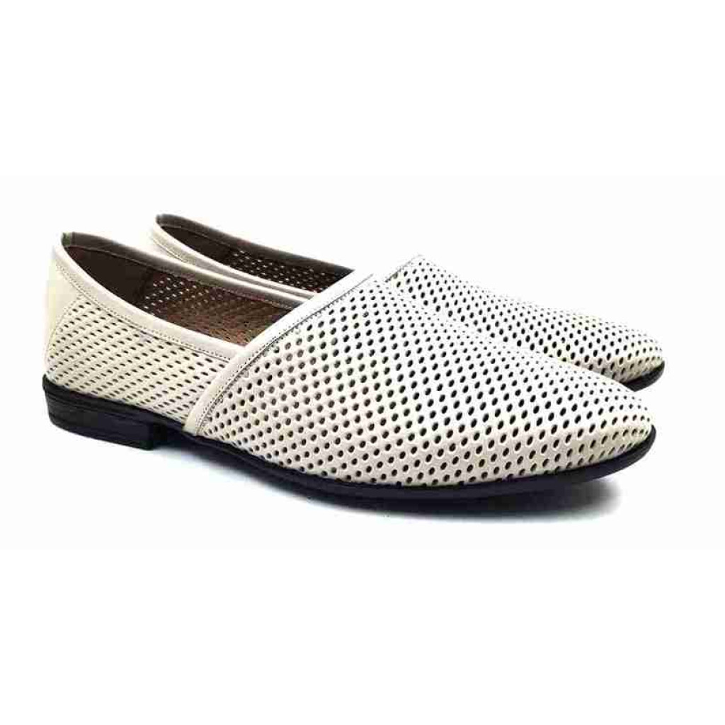 WC11: Balujas Cream summer shoe for men