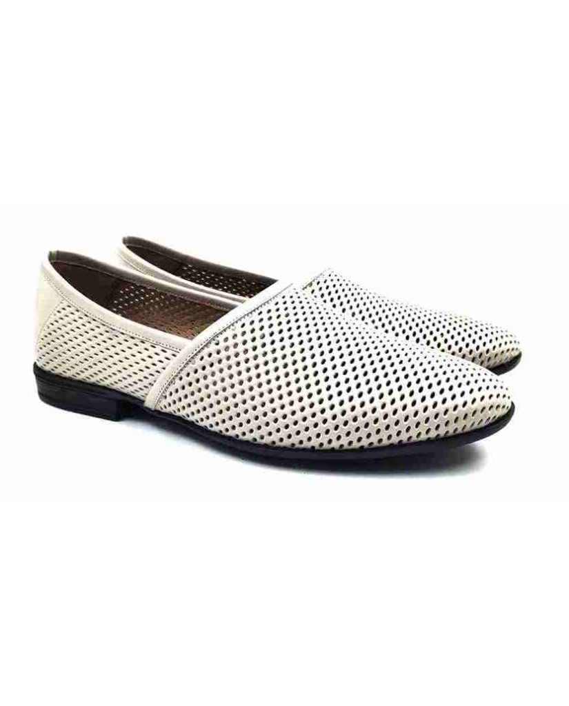 WC11: Balujas Cream summer shoe for men