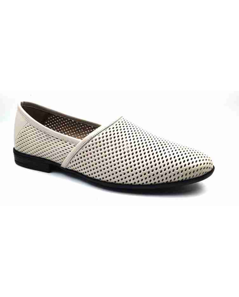 WC11: Balujas Cream summer shoe for men